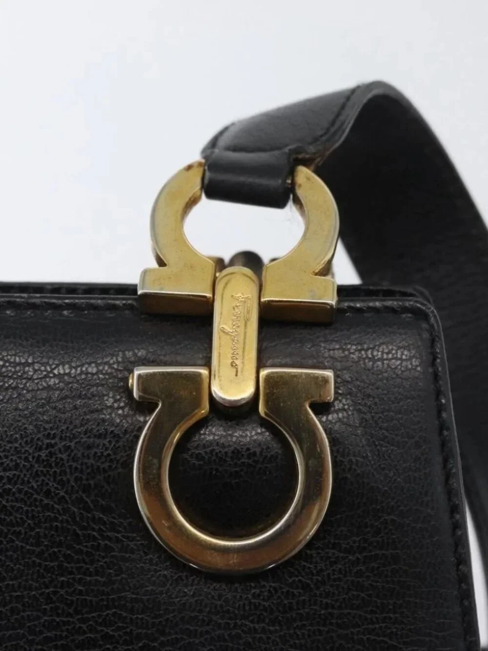 Salvatore Ferragamo Gancini Shoulder Bag Leather Black Gold Auth AMZ436